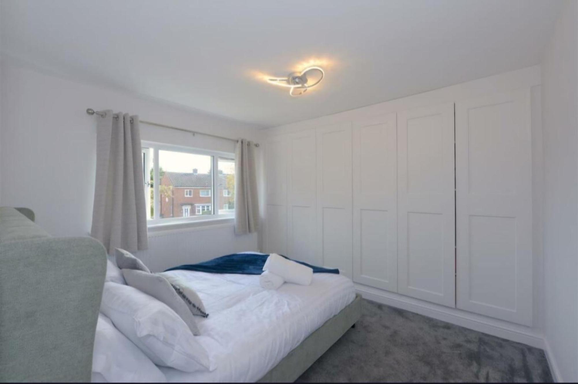 Modern 3 Bedroom Property With Free Driveway Parking By Shire Stays Shrewsbury Exteriör bild