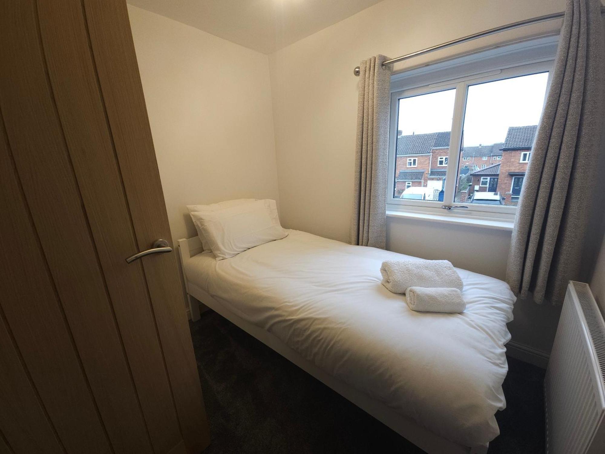 Modern 3 Bedroom Property With Free Driveway Parking By Shire Stays Shrewsbury Exteriör bild
