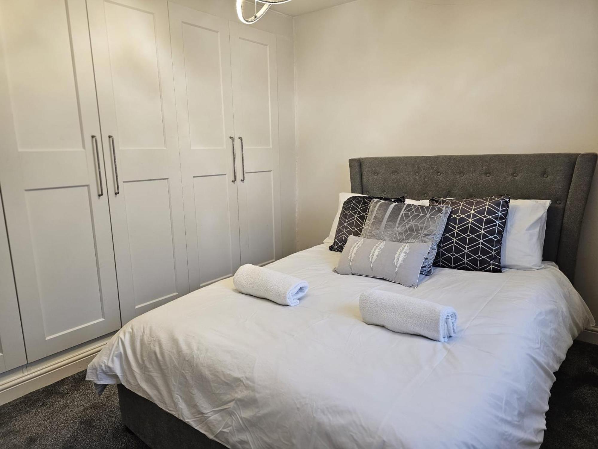 Modern 3 Bedroom Property With Free Driveway Parking By Shire Stays Shrewsbury Exteriör bild