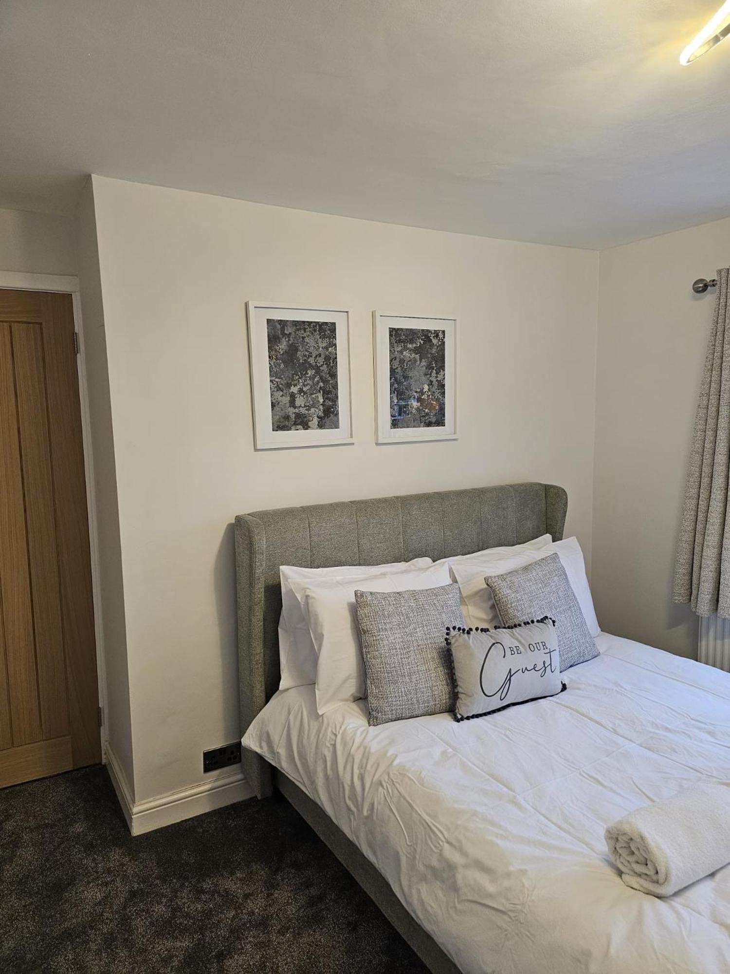 Modern 3 Bedroom Property With Free Driveway Parking By Shire Stays Shrewsbury Exteriör bild