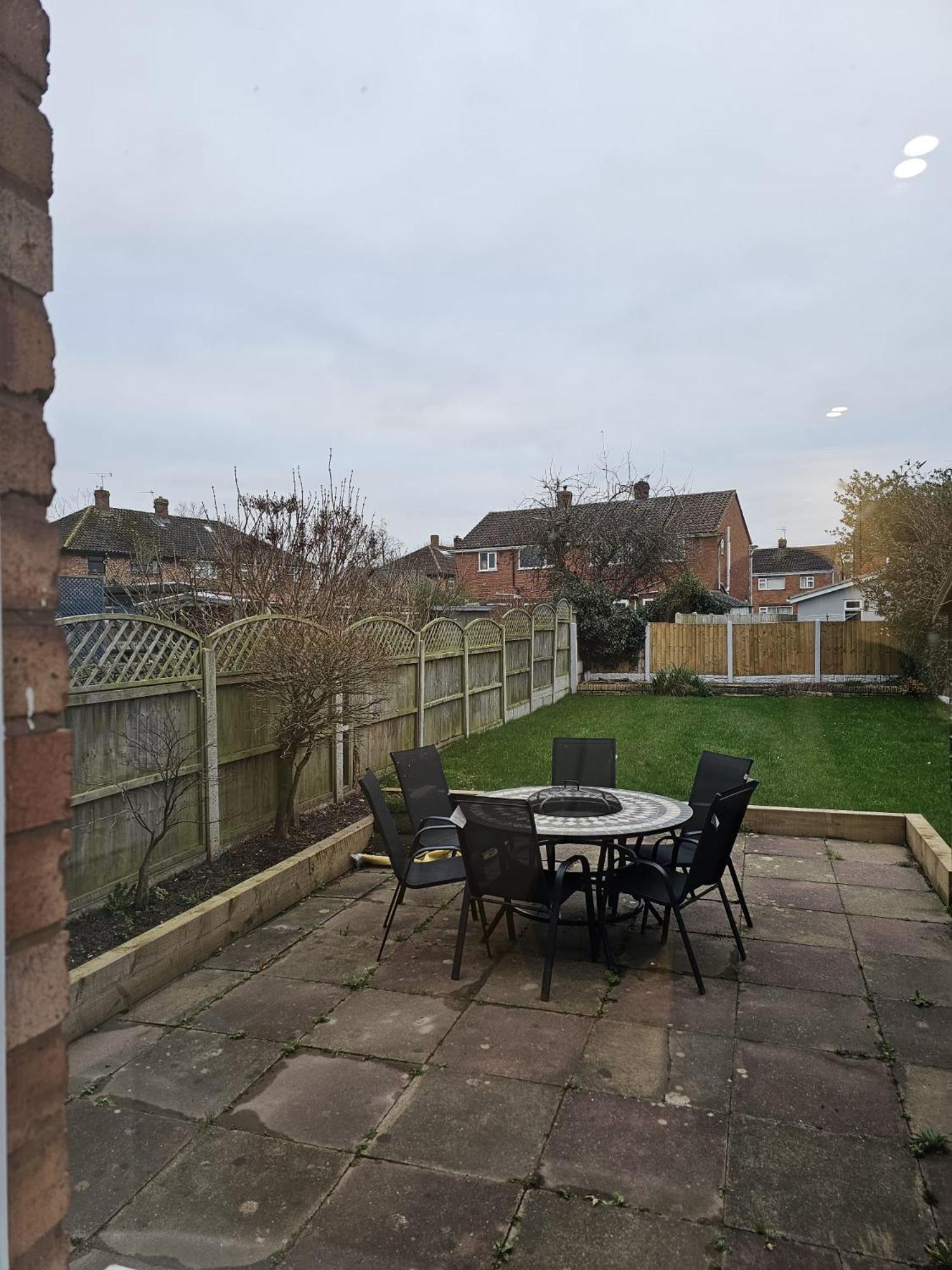 Modern 3 Bedroom Property With Free Driveway Parking By Shire Stays Shrewsbury Exteriör bild